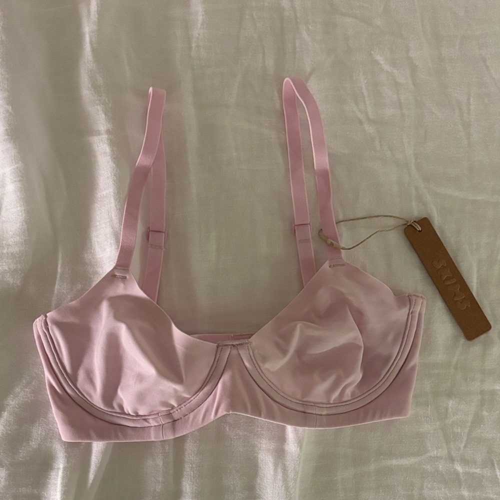 SKIMS Light Pink Women's Bra